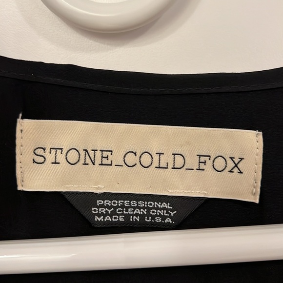 Stone cold fox robe - Picture 2 of 4